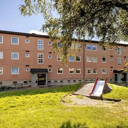 Lovely With Free Parking In Shared