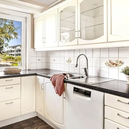 Apartment Lovely With Free Parking In Shared Bergen