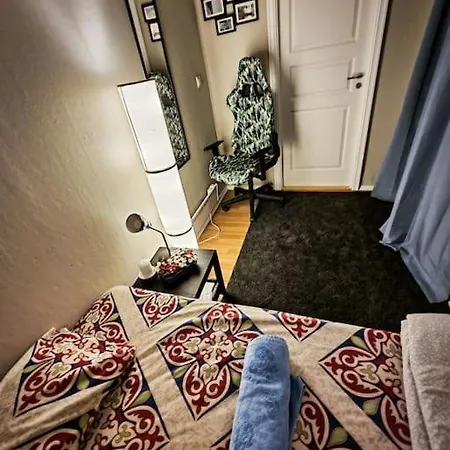 Lovely With Free Parking In Shared Apartment *