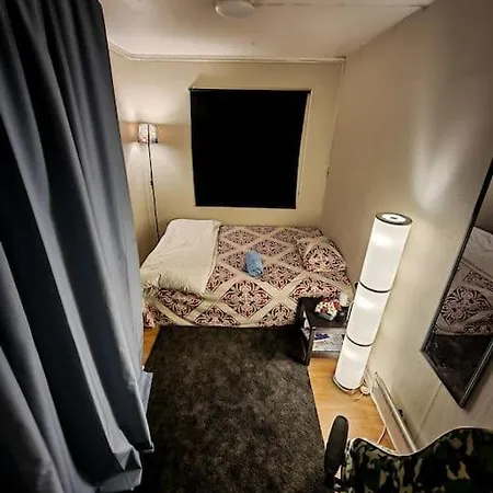 Apartment Lovely With Free Parking In Shared