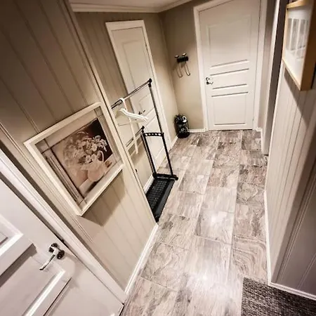 Apartment Lovely With Free Parking In Shared