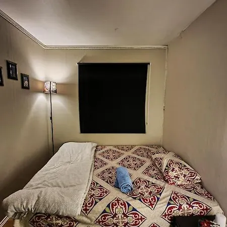 Apartment Lovely With Free Parking In Shared